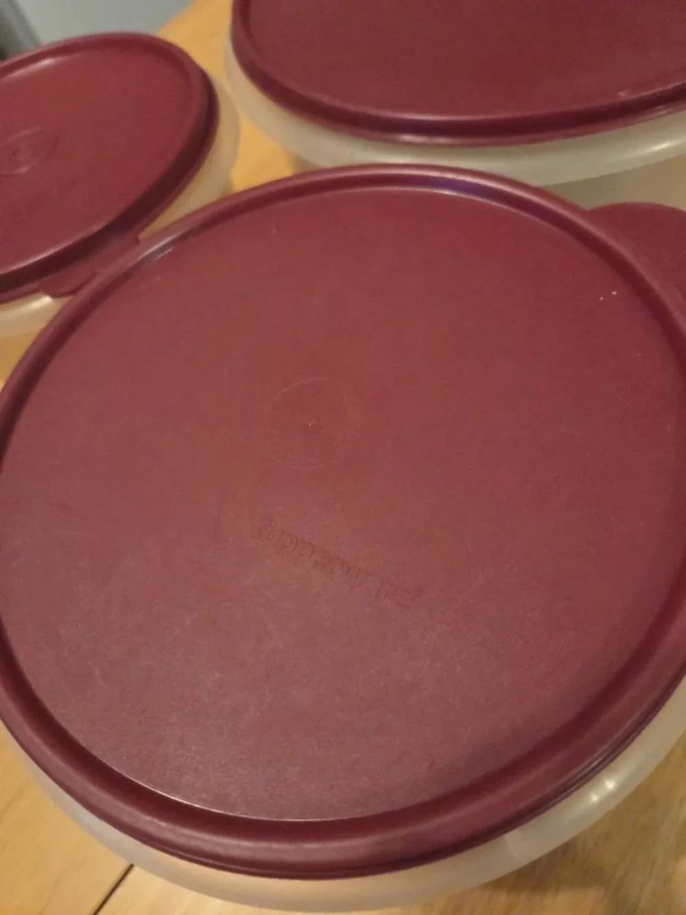 Set Of 3 Tupperware Classic Flat Bottom Mixing Bowls Limited Edition Maroon Lids